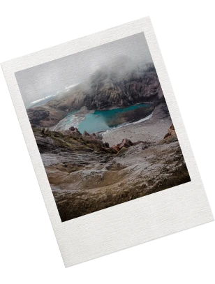 Фотография горного озера на Камчатке.